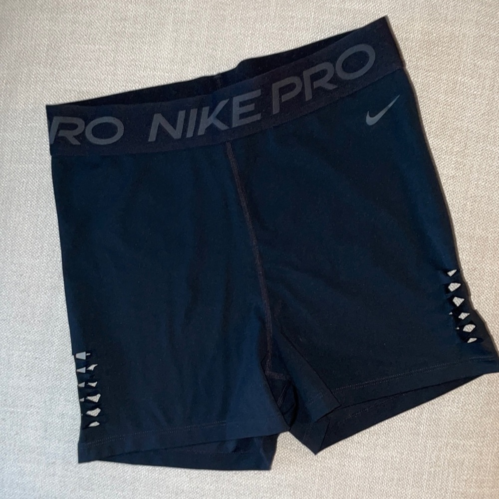 Nike pro cut out detail shorts